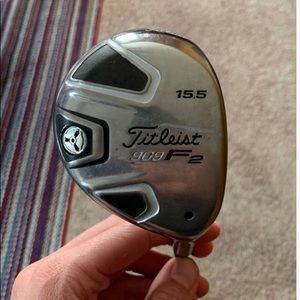 Titliest F2 909 fairway metal 15.5 degree.